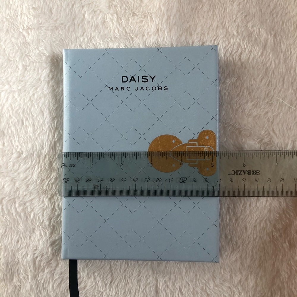 Marc Jacobs Notebook - Picture 4 of 8